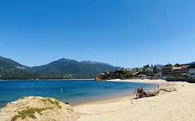 Coté Plage pied dans l'eau vue mer
